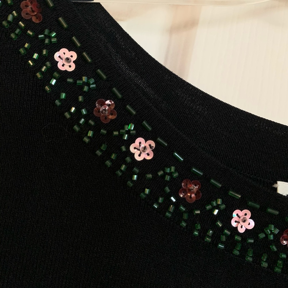 Black 3/4 sleeve w/ Sequin Rose Detail. Size XL